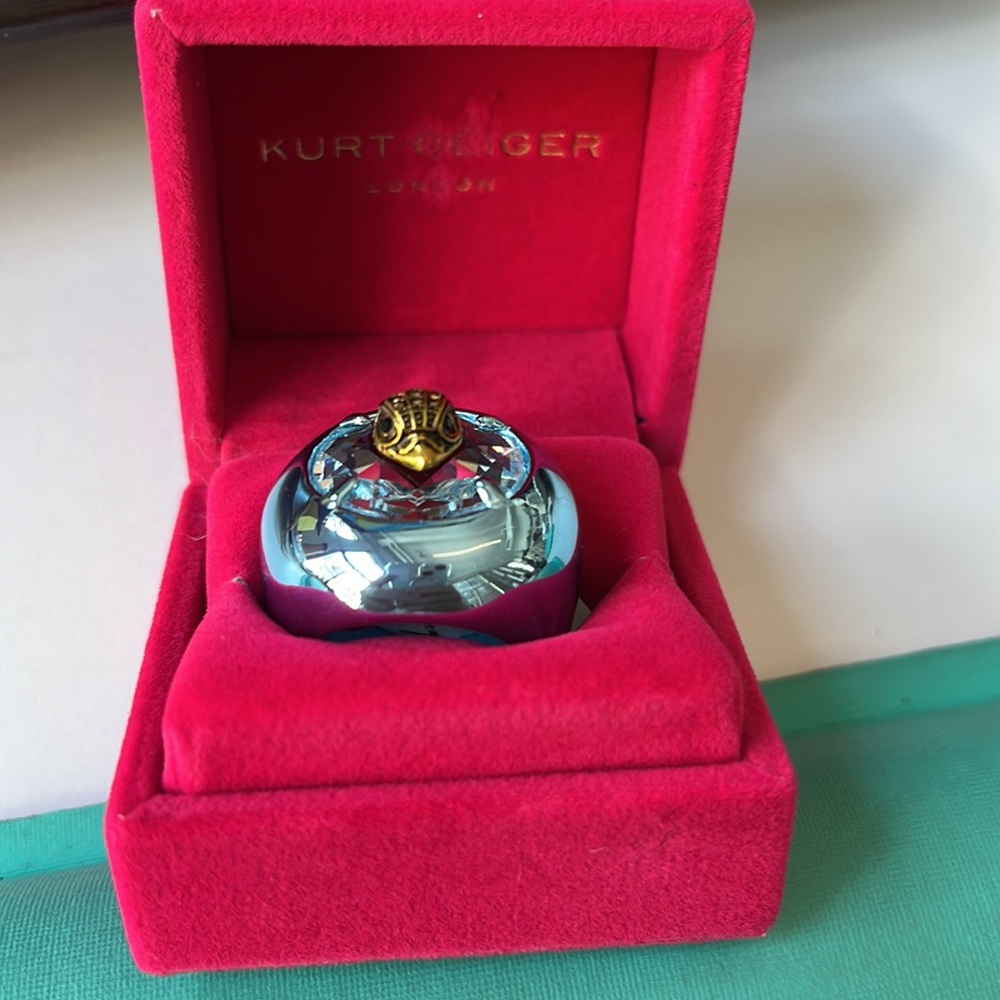 BRAND NEW BEAUTIFUL! Kurt Geiger Eagle Head Crystal Cocktail Ring